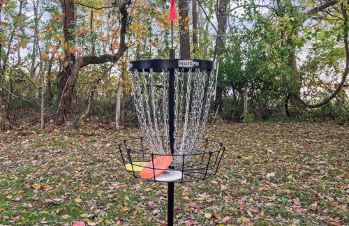 Game Room and Huge Yard with Fire Pit Yard Games and BBQ Near UE and Downtown - Foto 65