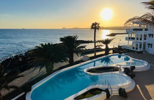 penthouse over the sea - Photo 1