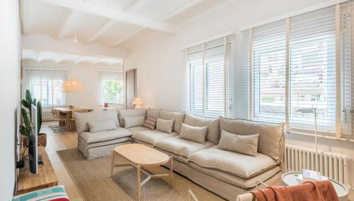 Mediterranean Retreat with 4-Bedroom, 3-Bath Apartment in Barcelona - Foto 2