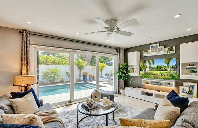 Beach Bliss 10 Mins to Waves 3BR Oasis With Pool - Foto 26