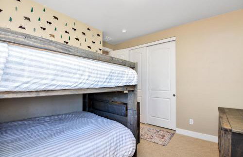 Windtree Retreat Hot Tub Pet-Friendly Fire Pit Near Downtown - Foto 16