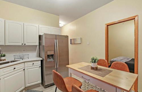 2 Bed Near OHare - Free Garage Parking - Quiet Stay - Foto 10