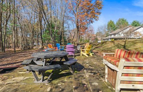 Lakefront with Beach Game Room Fire-pit and More - Foto 32