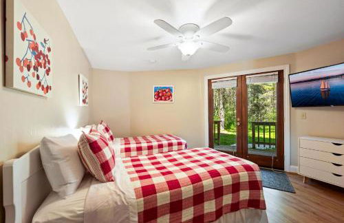 The Goat and Cherry - Dogs, Fire Pit & Hot Tub, Escape to Sister Bay! - Foto 25