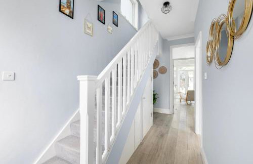 5 Bedroom, 3 Bathroom Modern House with Garden near Hampstead Heath Sleeps 10 - Foto 27