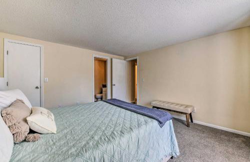 Inviting Charlotte Getaway - Half Mile to UNC! - Foto 10