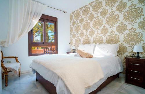 Stunning 3BR in Hacienda Del Sol Beach & Pool - Photo 8