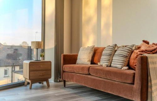 Luxuary 2BR Apt Sleeps 9, Wembley and Park Views - Photo 30