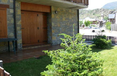 Apartamentos wifi Baqueira & Aigüestortes con jardín privado - Photo 4