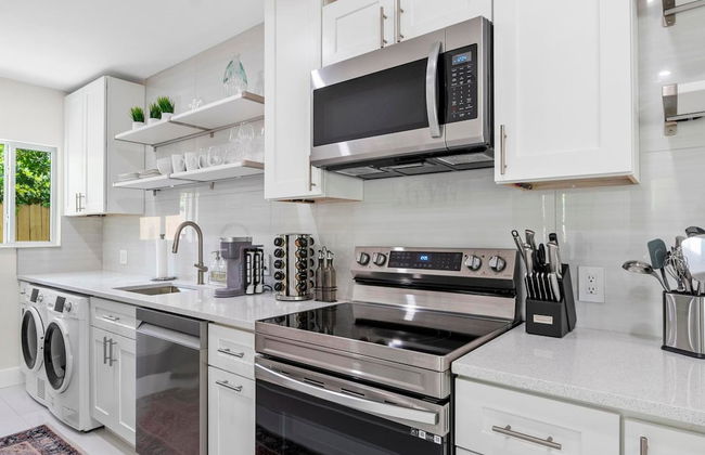 Uhost AI Stylish 1BR Bright Space w Patio - Foto 9