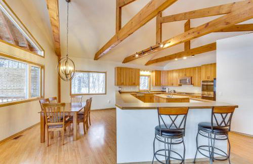 Wasilla Spruce Moose Cabin Lakefront and Hot Tub! - Foto 6