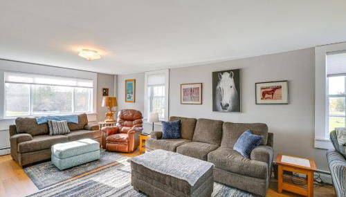 Cherryfield Home with Decks On Historic Horse Farm - Foto 4