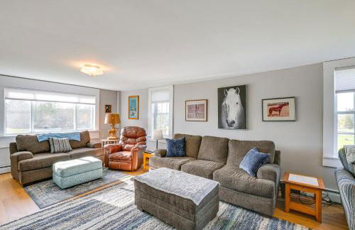 Cherryfield Home with Decks On Historic Horse Farm - Foto 4