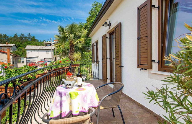 Modern Comfort With Shared Pool & Lush Green Surroundings in Kastav - Foto 26