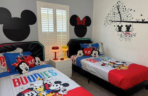 Near Disney, Private South Facing Pool, Star Wars Arcade Theater, 3 King Beds - Photo 16