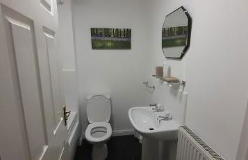 Hawksworth House in Chelmsley Wood, Birmingham near Solihull, near the NEC, HS2, JLR, Bear Grylls Centre, Resorts World and Birmingham airport, with a garage and free parking, great for families and contractors - Foto 15