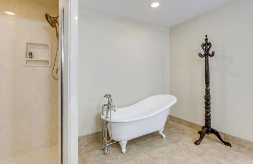 Private Pool Spacious and Secluded Magnolia Cottage - Foto 13