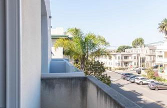 Chic SD Basecamp - Walk to Downtown - Foto 33