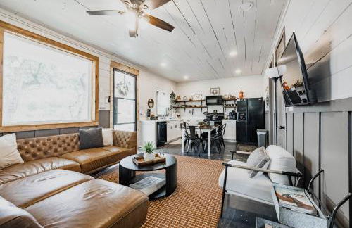 The Roost Farmhaus on 20 acres, hill country view, firepit, swimming hole - Photo 4