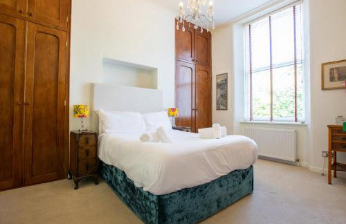 Stunning Apartment in Victorian Villa with Garden - Photo 17