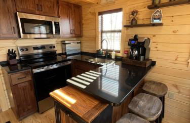 Private Luxury Log Cabin in the Endless Mountains, Firepit, Farm Charm - Foto 36