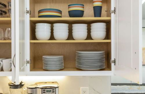 Boston 4BR Home with Parking BBQ Fire - Photo 4