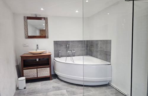 Maison de Village avec Piscine et Terrasse - Foto 4