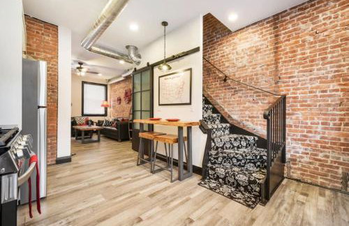 HostWise Stays - Prime Location in Lawrenceville, Exposed Brick 2BR Home - Foto 26