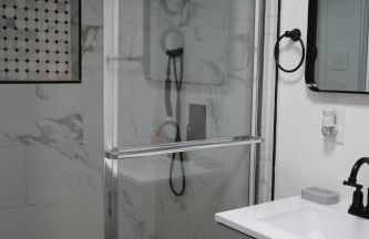 Stylish 4BR Prime Location Close to All! - Foto 9