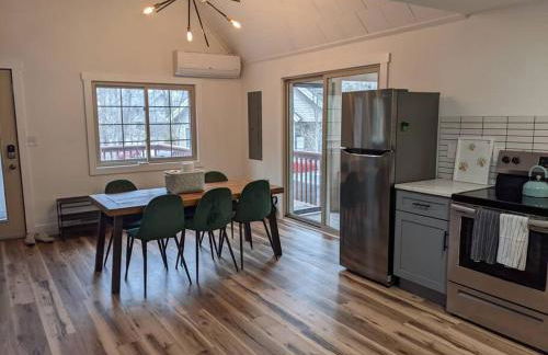 Chalet Retreat w/ Hot Tub, Short Walk to Lake & Pool - Photo 29