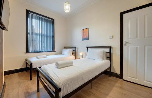 Newcastle CITY APT35,FREE STREET PARKING,4 BEDROOM HOUSE,8 SINGLE BEDS,FULL KITCHEN,ALL ROOMS WITH TVs,NETFLIX - Photo 31