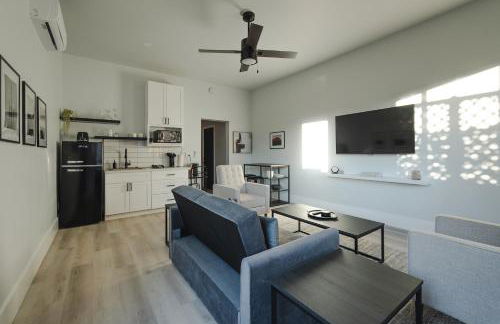 Modern Casita,Spa,Pool 10 Min to AZ Athletic Center - Photo 16