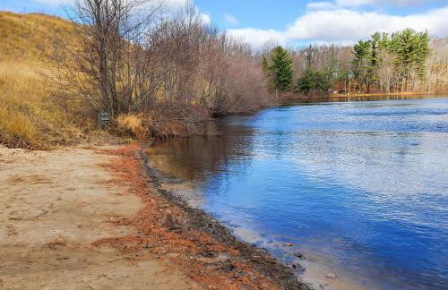 Wonderful Log Cabin near private beach and lake access - Foto 35