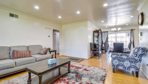 North Hills Home with Outdoor Entertaining Space - Foto 5