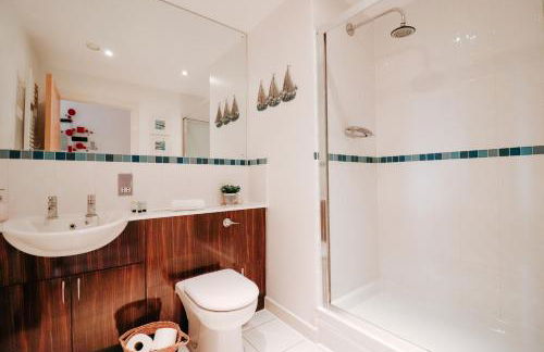 Bay View Apartment, by Solace Stays - Photo 40