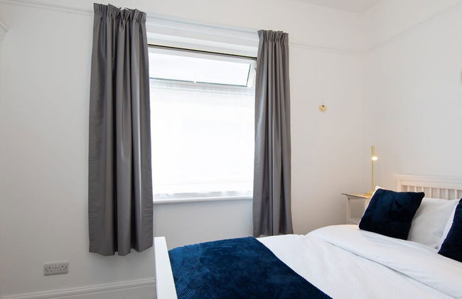 Stunning Beachfront Apt w Balcony Sea Views - Foto 11