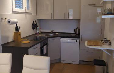 Cozy Jelsa apartment in the shade of the pines. - Foto 26