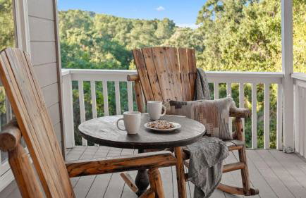 Hidden Oaks Farmhouse by Avantstay Hot Tub, Deck - Foto 86