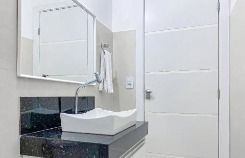 Apto Térreo com 2 quartos (ambos com ar split), sendo 1 suíte, internet privativa 300MBPS, no Residencial Vila Regina, condominio com piscina e área gourmet bem próximo a praia de Taperapuã - Foto 25