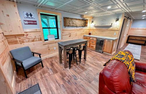 5R Cozy log chalet in fantastic location. Ski, snowshoe, fish, explore! AC, pet friendly! - Photo 40