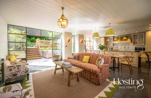 The Writers Retreat - Photo 2