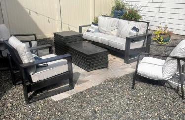 North End blue -Hot Tub - Fire Pit - Downtown -4BR - Photo 14