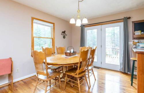 Carries Cottage- Hot Tub, Firepit, Covered Deck - Foto 18