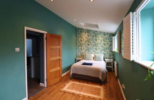 Spacious 5-Bedroom Home with Large Garden in Egham - Foto 5