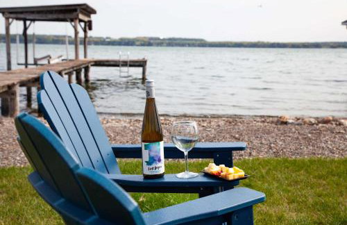 Katies Cottage Lakefront Stay with Hot Tub and Kayaks - Foto 31