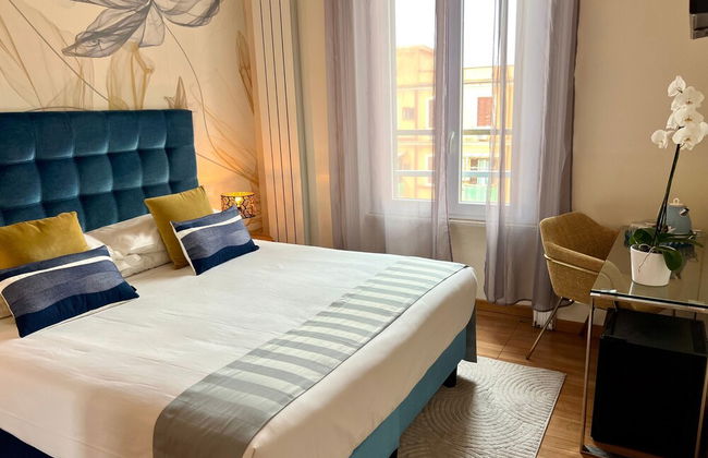 Bon Ton Design Rooms by DOT Suites - Photo 9