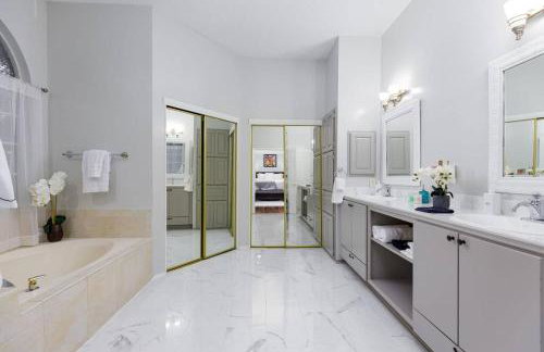 RARE FIND! Private Pool Hot Tub Spa Game Room Pool Heat Available Spring Special! - Foto 5