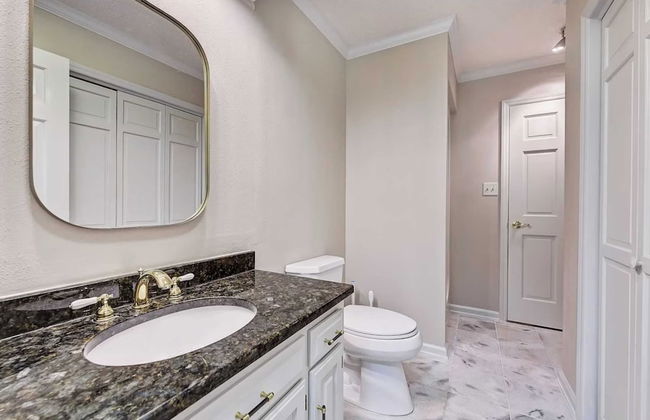 Lakefront Home Private Dock, Tiki Bar, Firepit Shore to Please by Avantstay - Foto 12