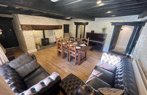 Large Historic Farmhouse in Rhondda Valley Perfect for Groups with Hot Tub - Foto 15