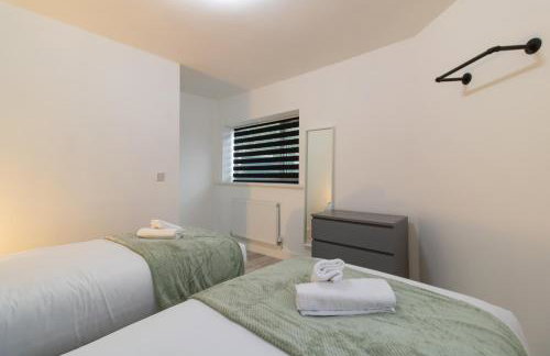 Comfortable 2BR Home 4 Beds Great for Small Groups - Foto 17